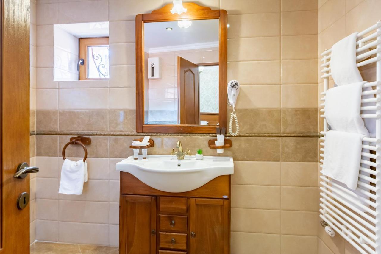 Hotel Boutique Bulevard Sighisoara Bagian luar foto