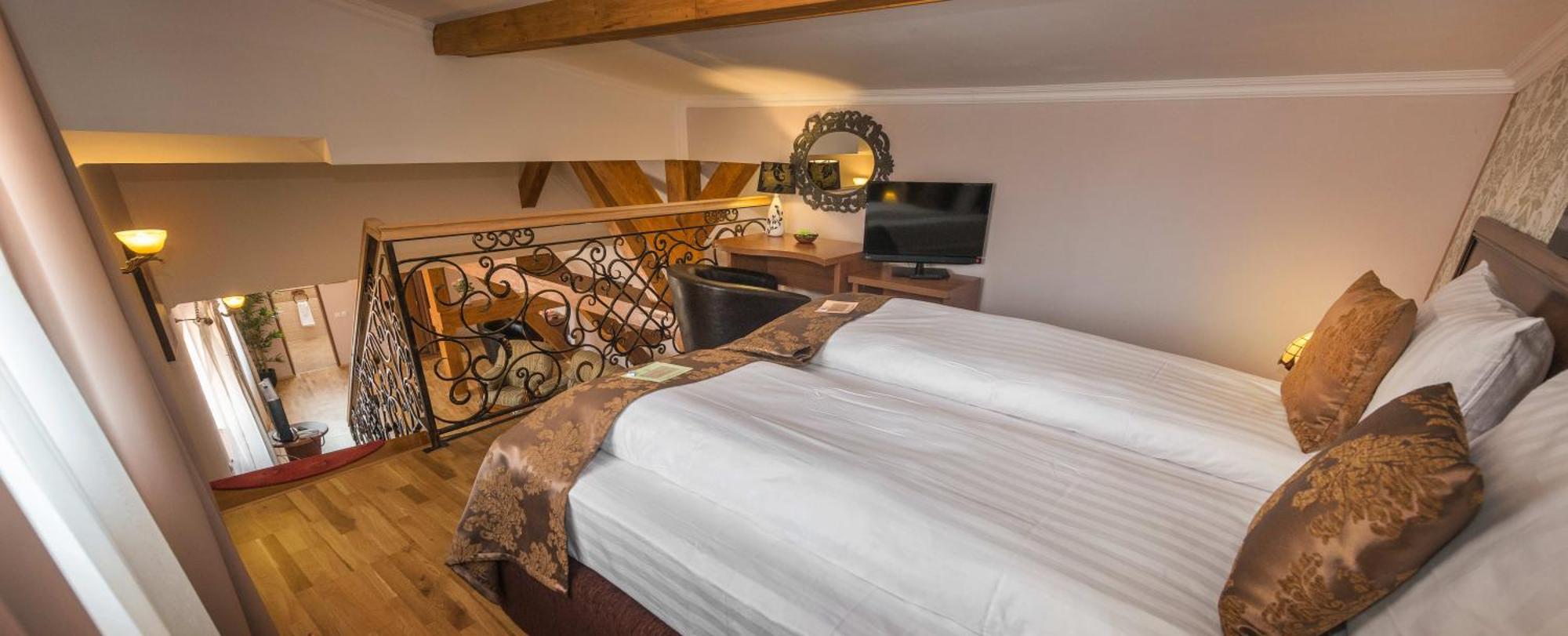 Hotel Boutique Bulevard Sighisoara Bagian luar foto