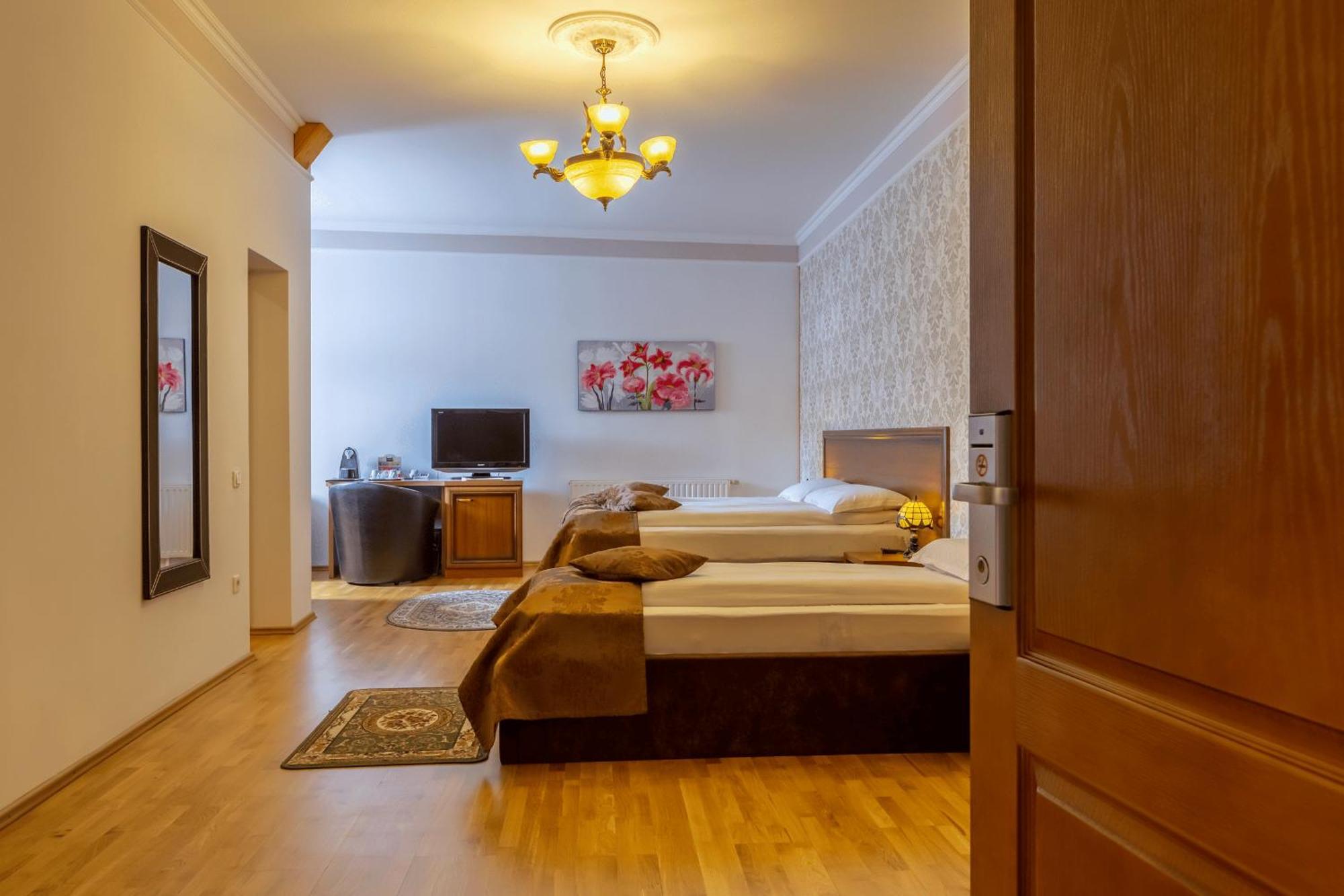 Hotel Boutique Bulevard Sighisoara Bagian luar foto