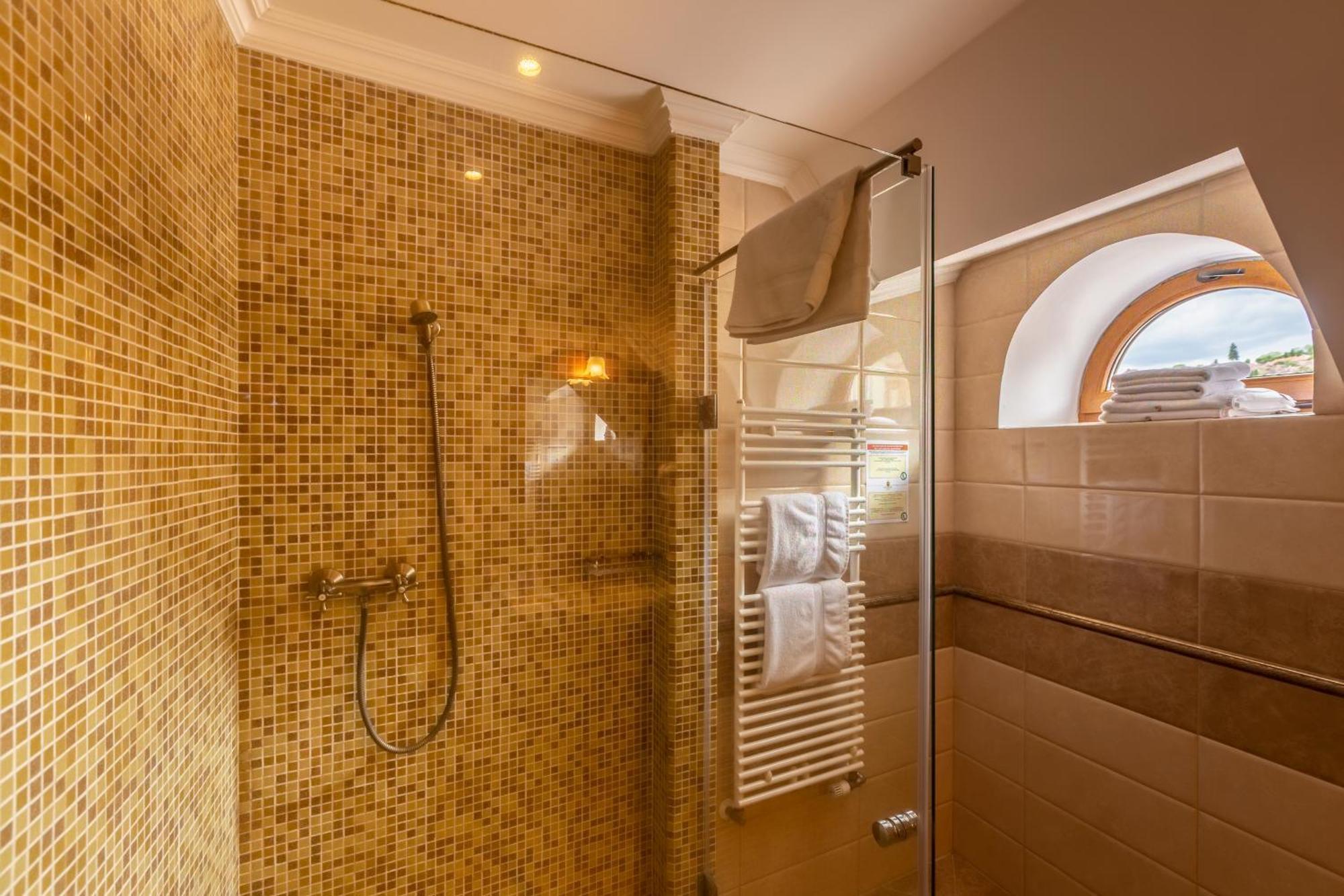 Hotel Boutique Bulevard Sighisoara Bagian luar foto