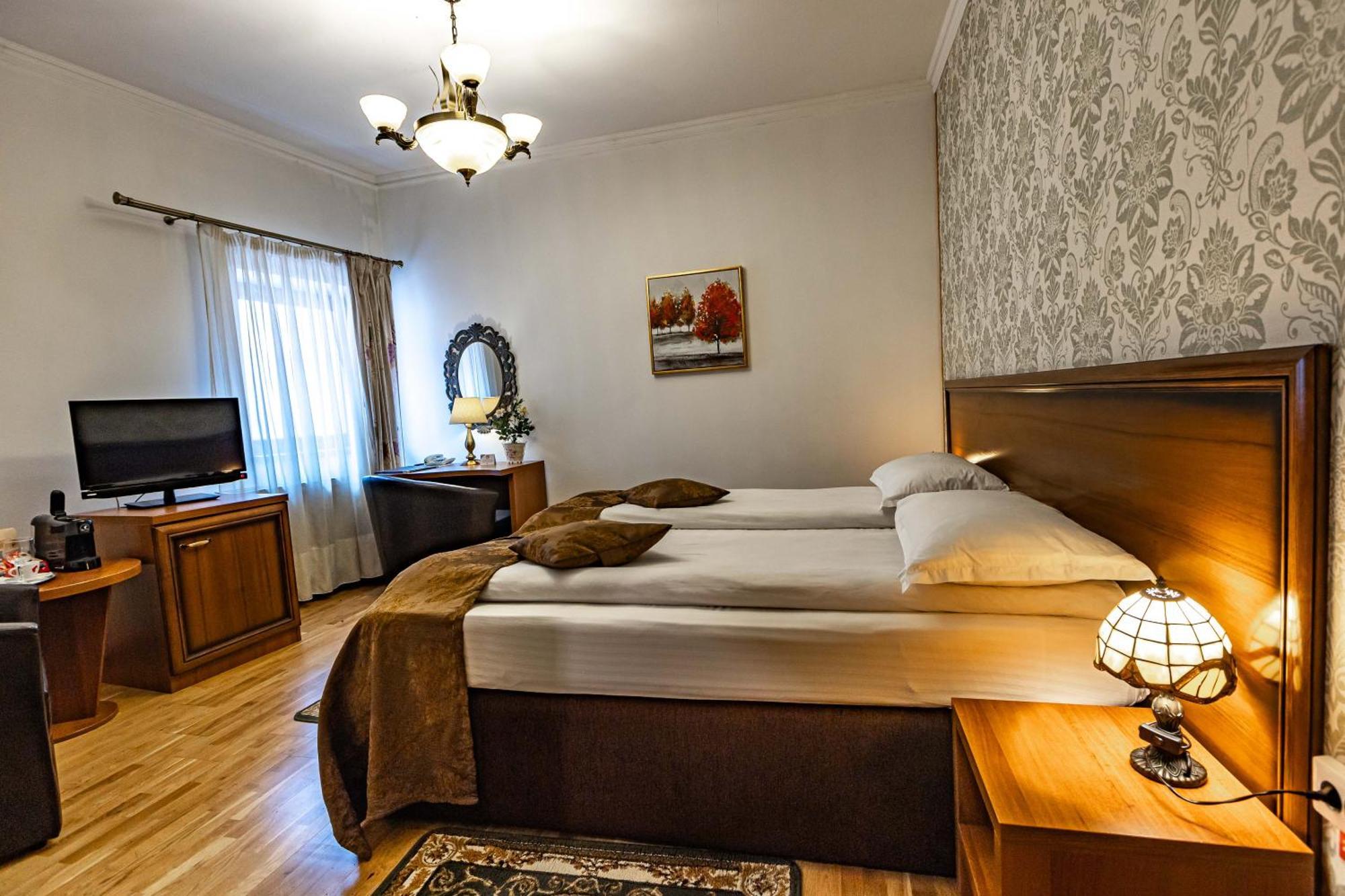 Hotel Boutique Bulevard Sighisoara Bagian luar foto