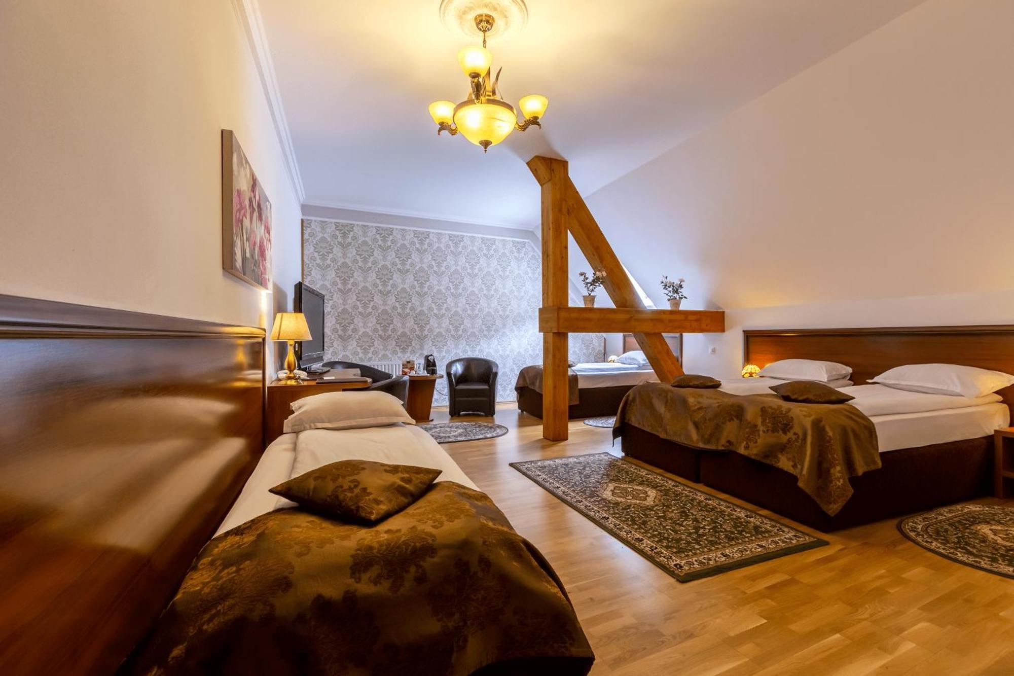 Hotel Boutique Bulevard Sighisoara Bagian luar foto