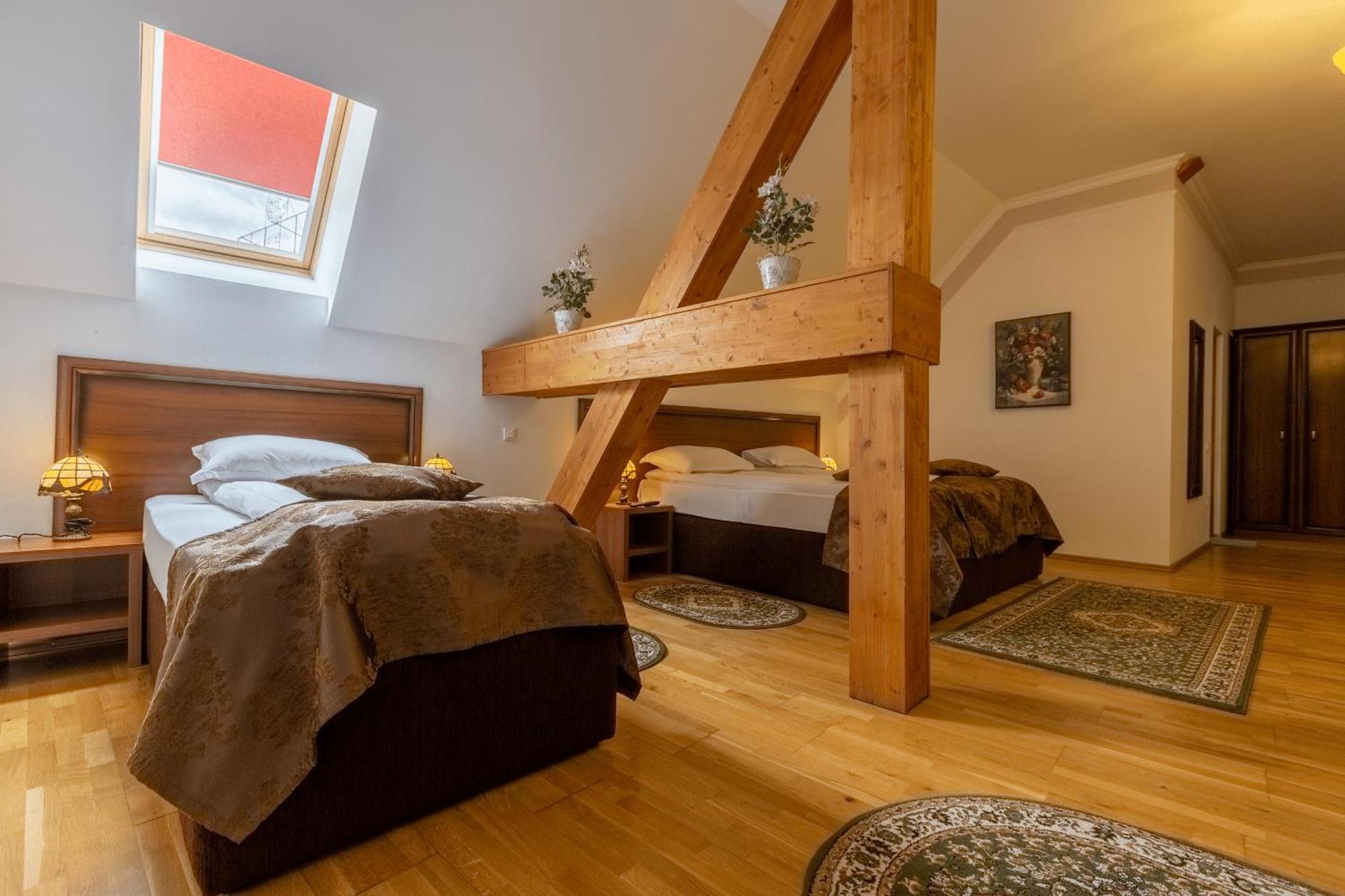 Hotel Boutique Bulevard Sighisoara Bagian luar foto
